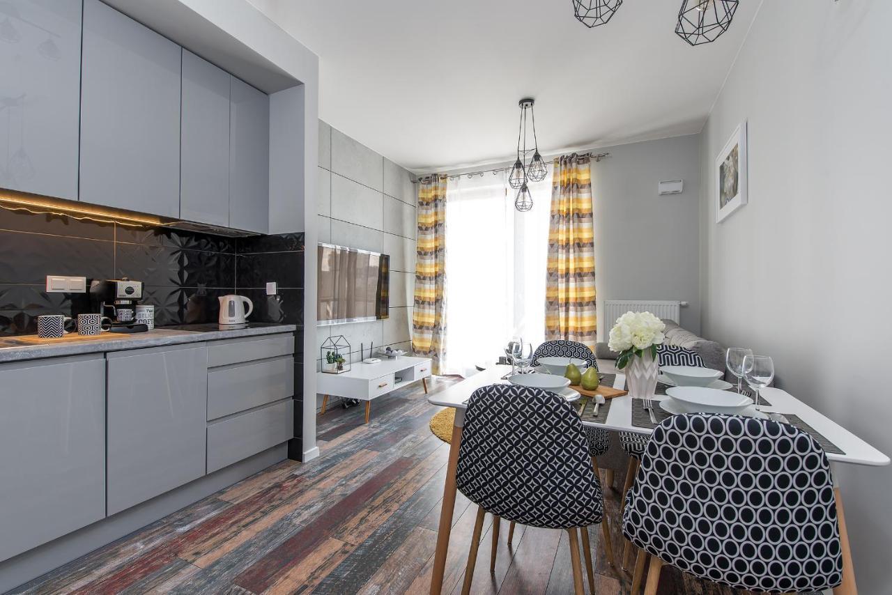 Close To Chopin Airport, Cybernetyki, Free Parking By Cosmo Spirit Warsaw Luaran gambar