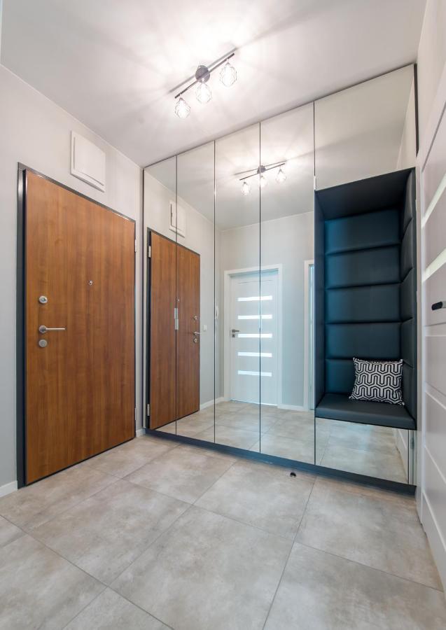 Close To Chopin Airport, Cybernetyki, Free Parking By Cosmo Spirit Warsaw Luaran gambar